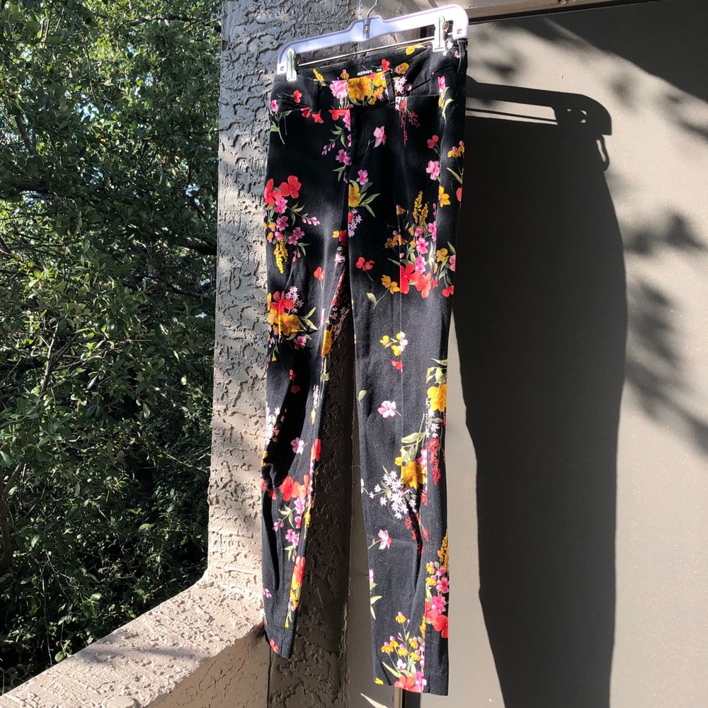 SOLD | Floral Old Navy Pixie Pants